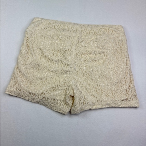 one 5 one Cream High Waist Lace Shorts - Picture 2 of 4